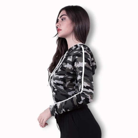 SWS/ACTIVE Cropped Camo Hoodie Pullover Size S (smaller fit) - Picture 1 of 10